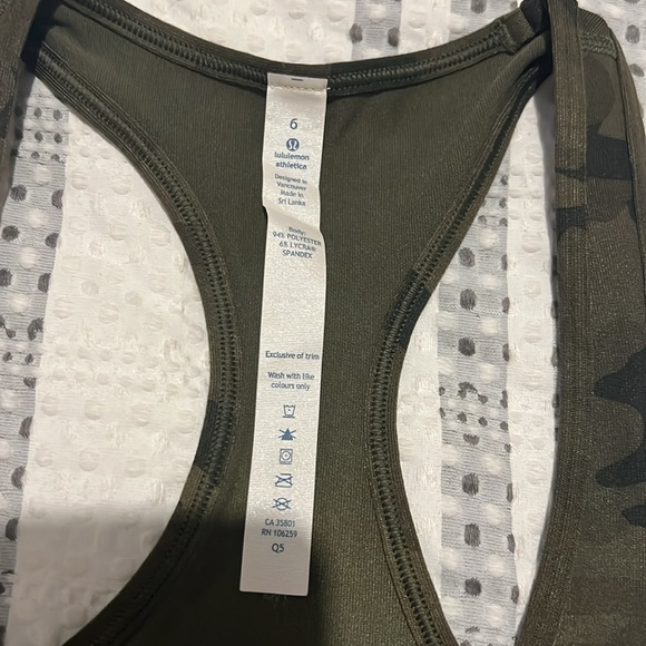 BNWOT Lululemon size 4 racerback tank - Picture 3 of 3